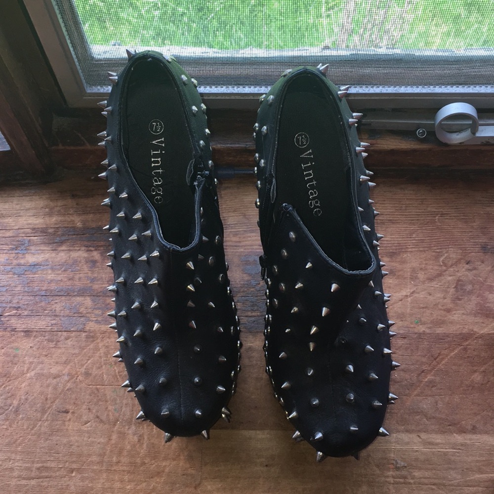 Platform heel-less wedges